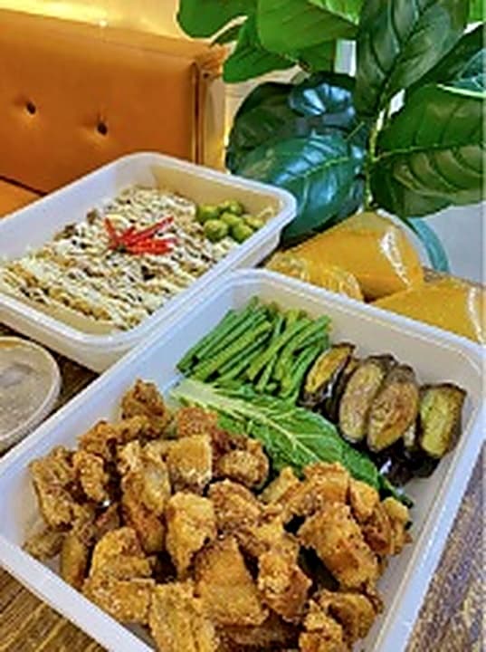 Crispy Bagnet Kare-Kare and Sisig Bagnet