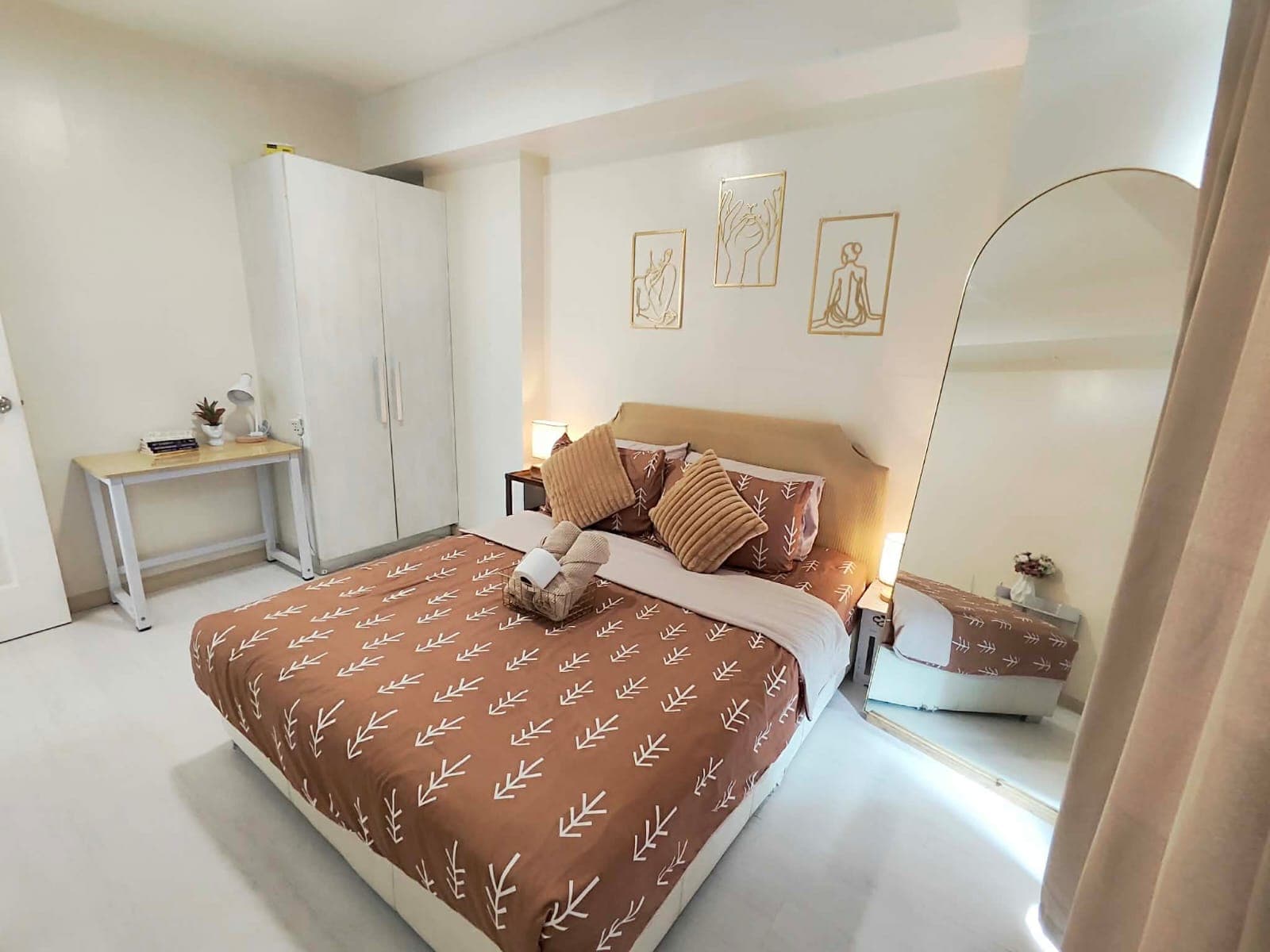 2 BR Deluxe Santorini 17th floor beach and city view unit photo 5